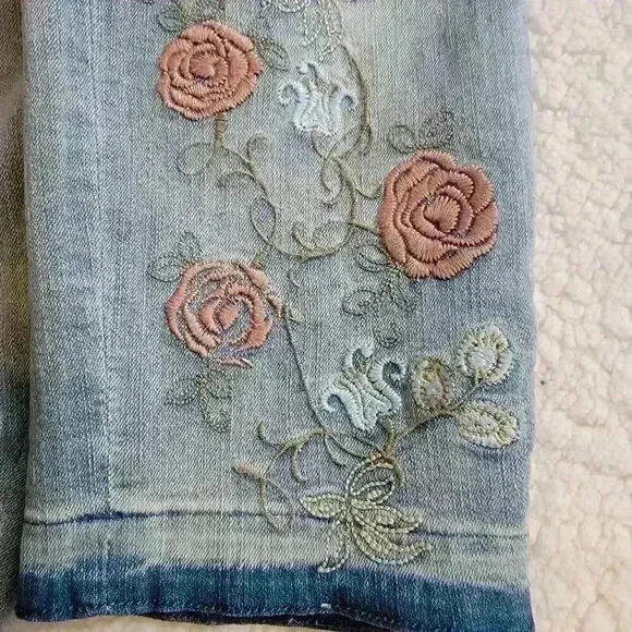 Monroe & Main Jeans Womens 12 Embroidered Floral Boho Raw Hem - Picture 8 of 16